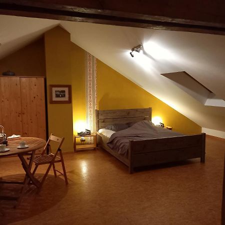 Aux Saveurs D'Enneille Bed & Breakfast Дюрби Екстериор снимка