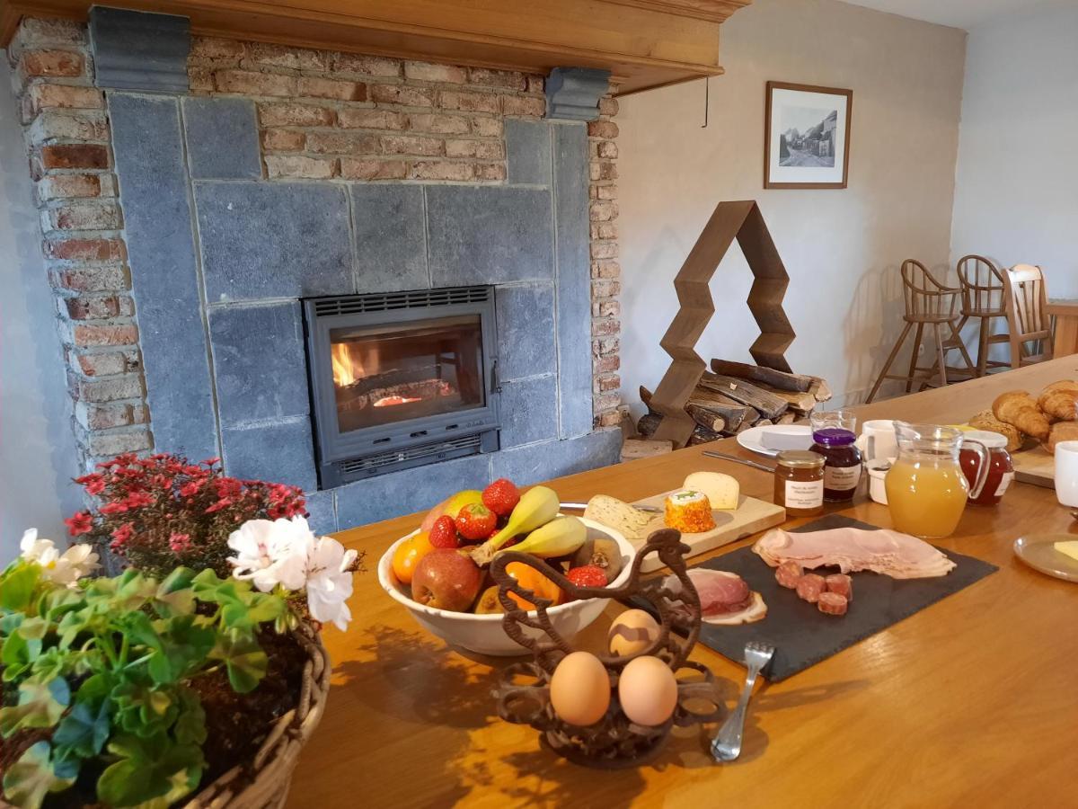Aux Saveurs D'Enneille Bed & Breakfast Дюрби Екстериор снимка