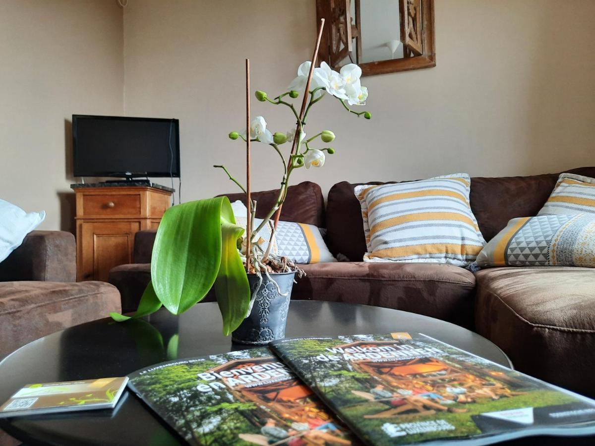 Aux Saveurs D'Enneille Bed & Breakfast Дюрби Екстериор снимка
