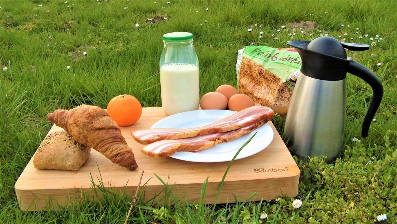 Aux Saveurs D'Enneille Bed & Breakfast Дюрби Екстериор снимка