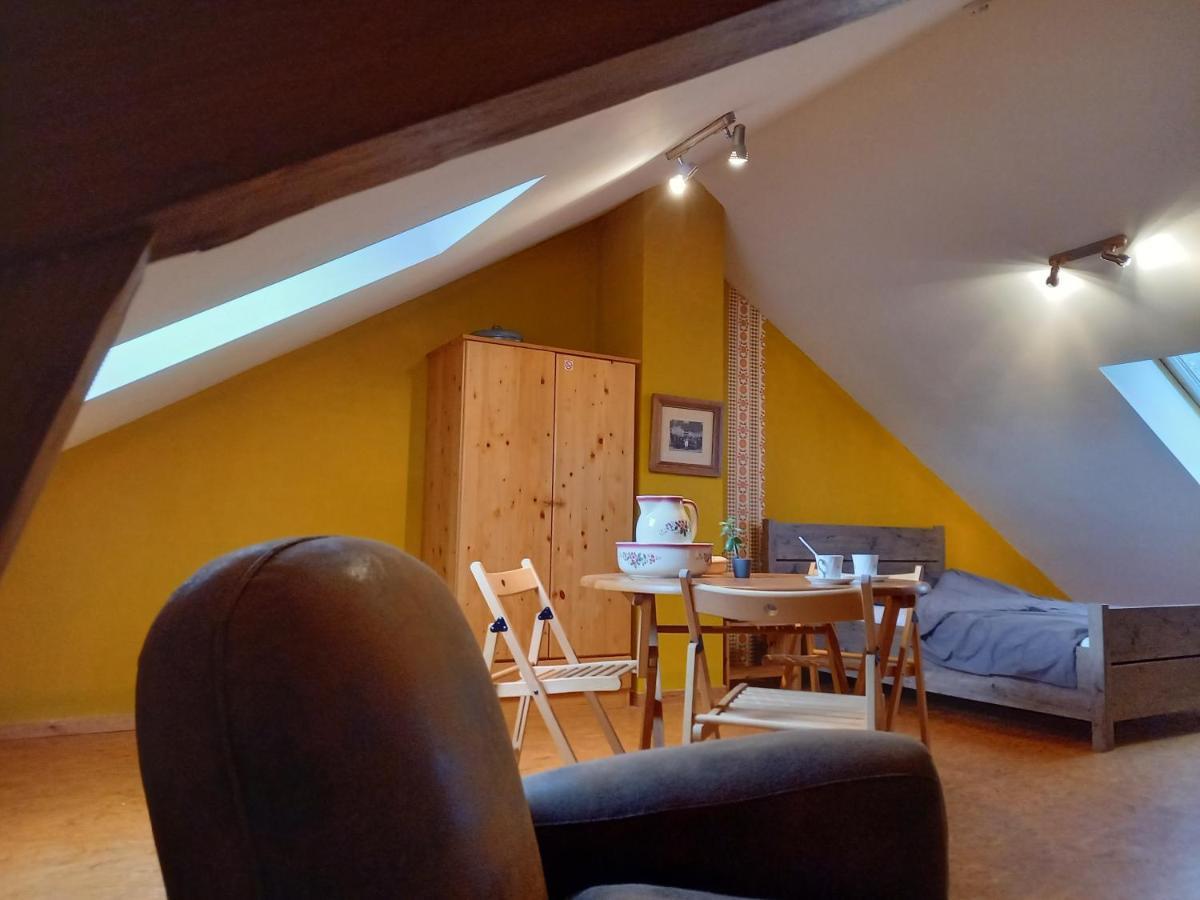 Aux Saveurs D'Enneille Bed & Breakfast Дюрби Екстериор снимка