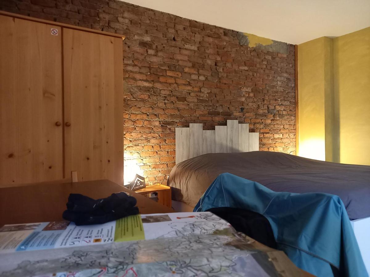 Aux Saveurs D'Enneille Bed & Breakfast Дюрби Екстериор снимка