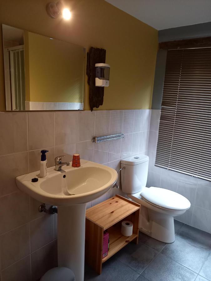 Aux Saveurs D'Enneille Bed & Breakfast Дюрби Екстериор снимка