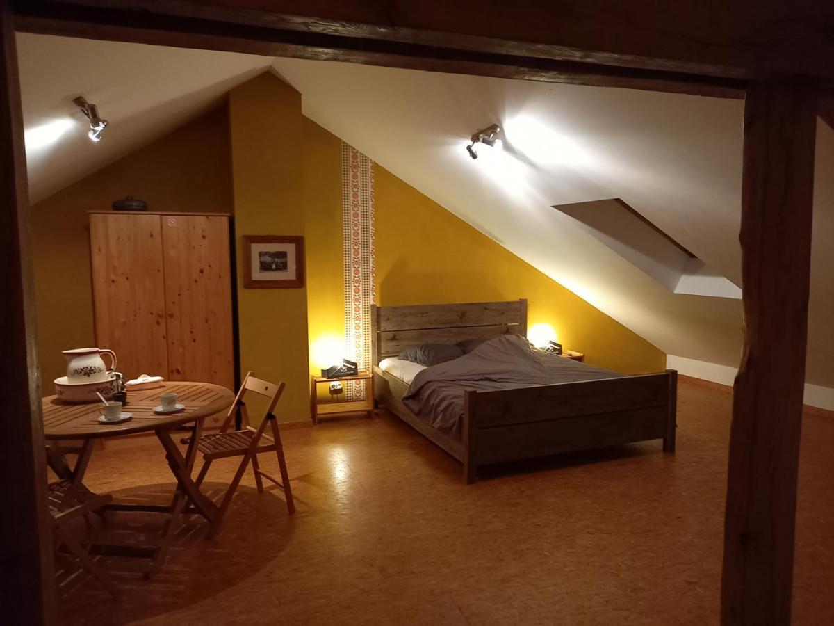 Aux Saveurs D'Enneille Bed & Breakfast Дюрби Екстериор снимка